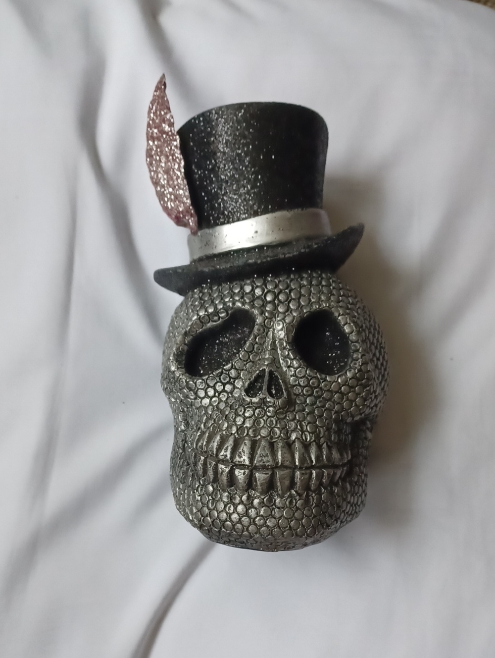 $4 Add-on Silver Glitter Skull Figurine with Top Hat - Halloween Decor